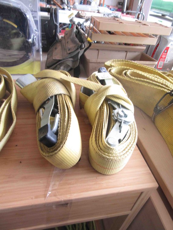 (2) Ratchet straps