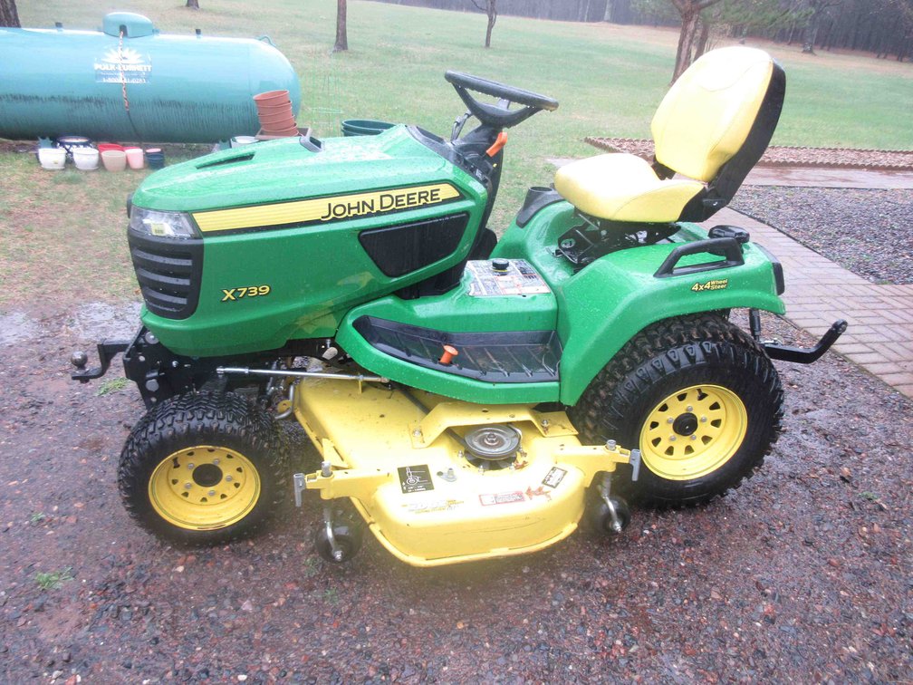 2018 John Deere X739 4x4 wheel steer gas lawn tractor (runs & drives)