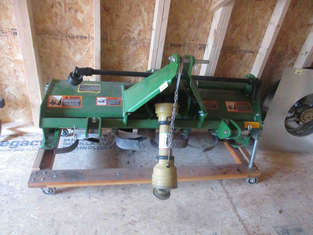 John Deere 647 3pt tiller