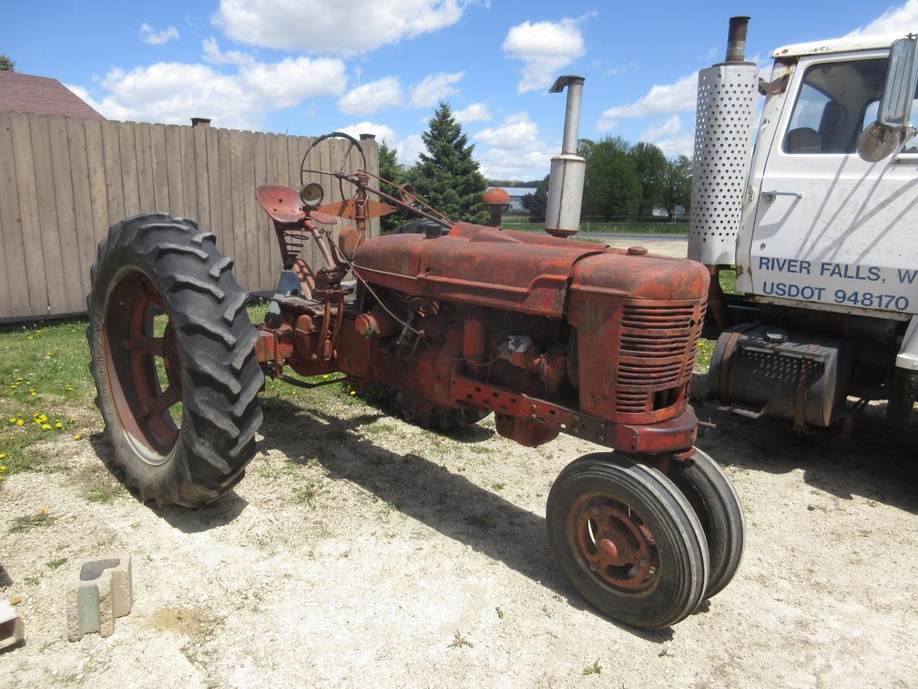1941 Farmall H narrow front gas tractor, runs and drives