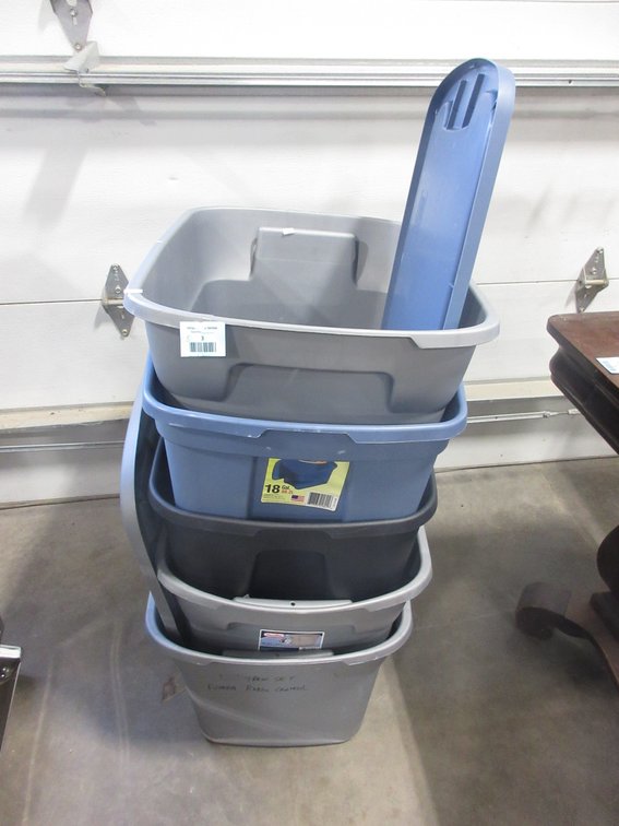 (4) Plastic totes
