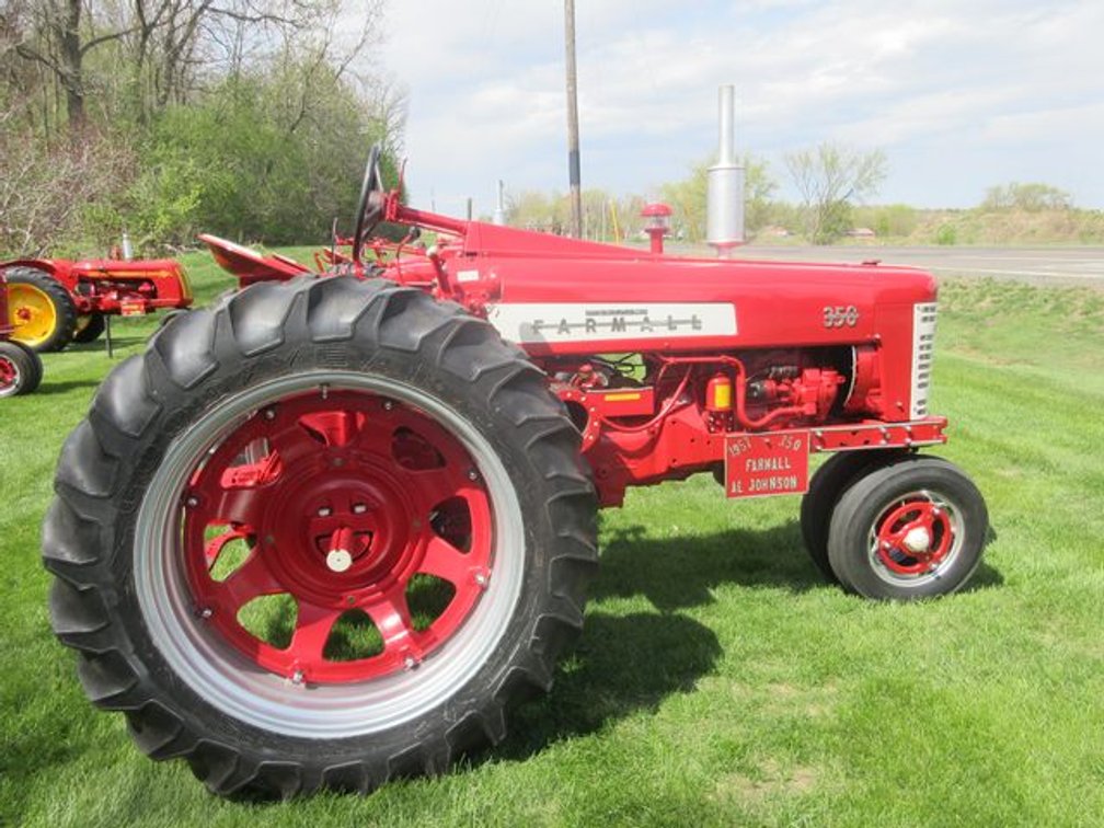 1957 McCormick Farmall 350 gas tractor (runs & drives)