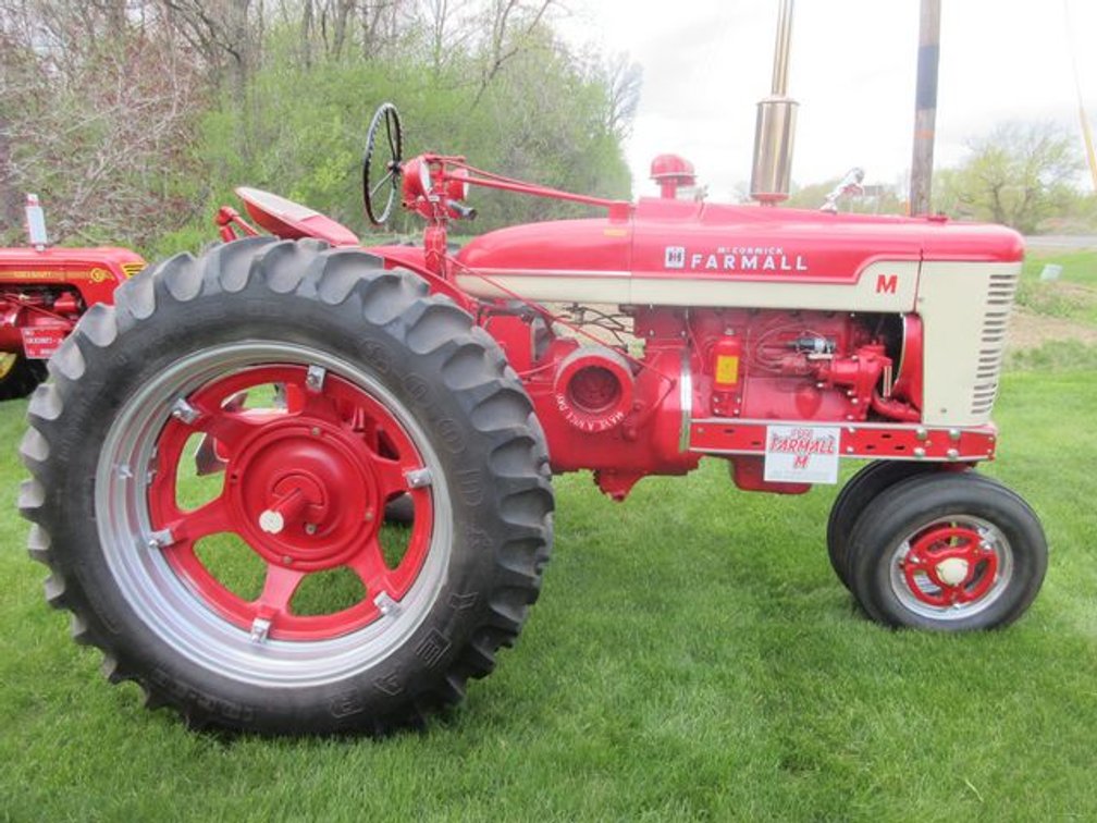 1948 International Harvester McCormick Farmall M gas tractor (runs & drives)