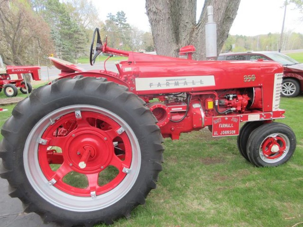 1957 McCormick Farmall 350 gas tractor (runs & drives)