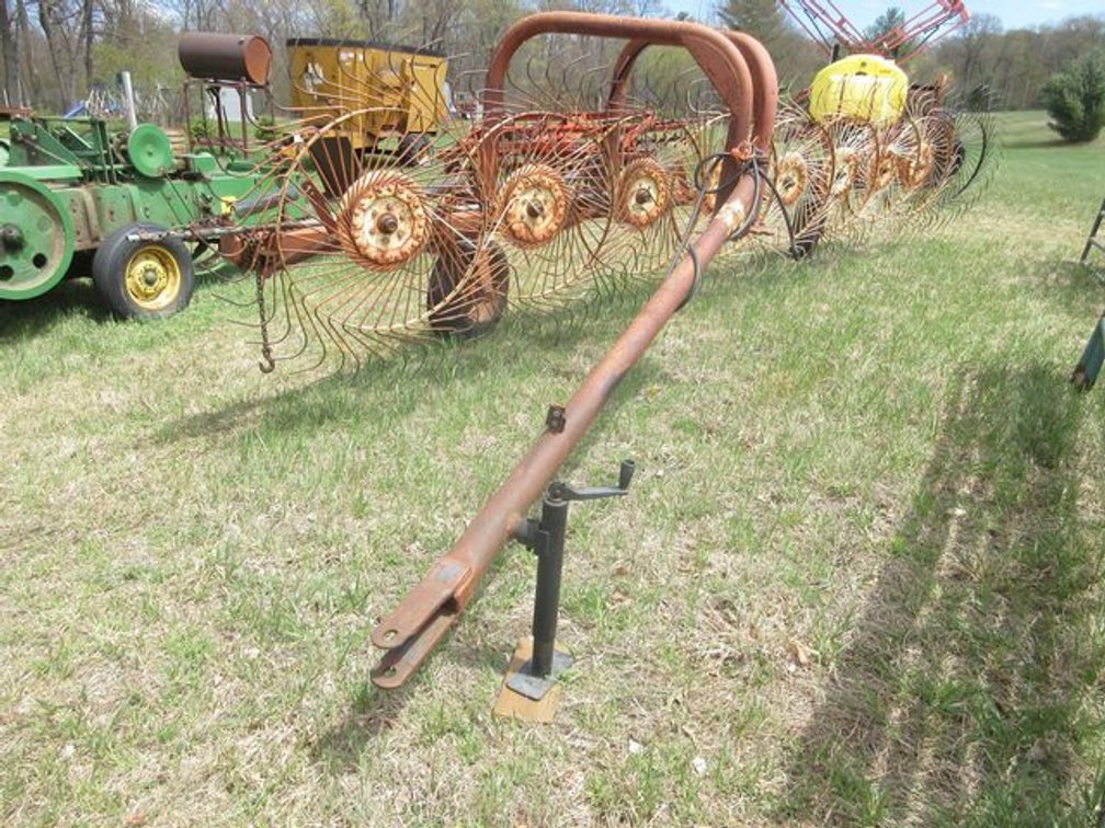 H&S TR9 wheel rake