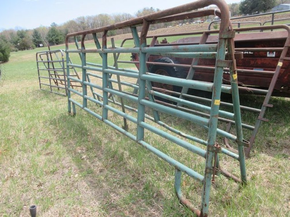 (1) 6-Rail Corral panel