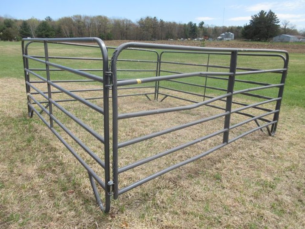 (4) Behlen Country 6-Rail Corral panels