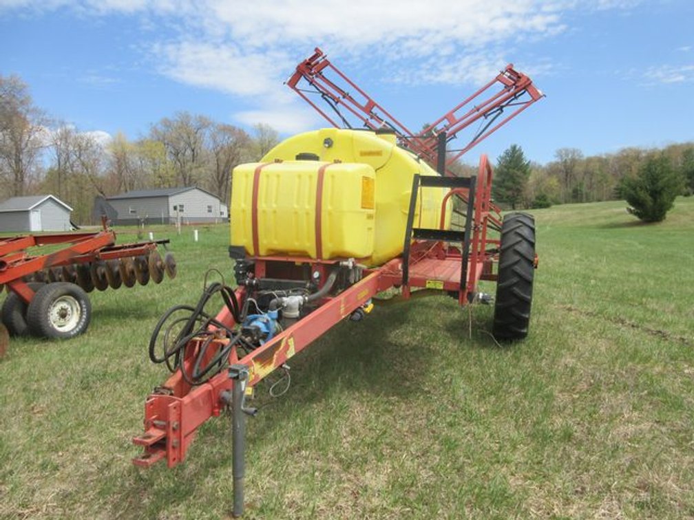Century HD 1000 field sprayer