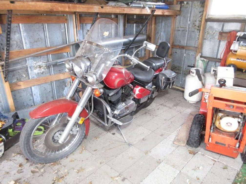1996 Kawasaki VN800-B motorcycle (runs & drives)has title