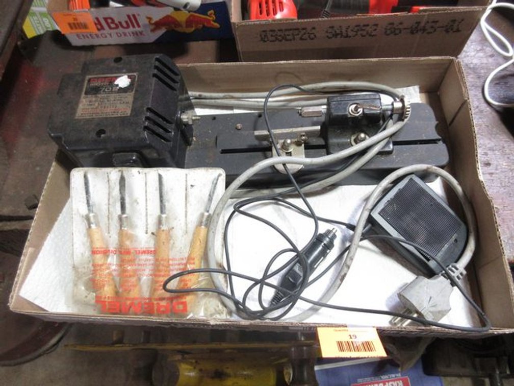 Dremel small lathe with tools
