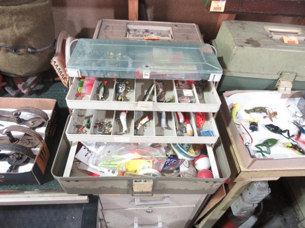 Plano 17" plastic tackle box with contents
