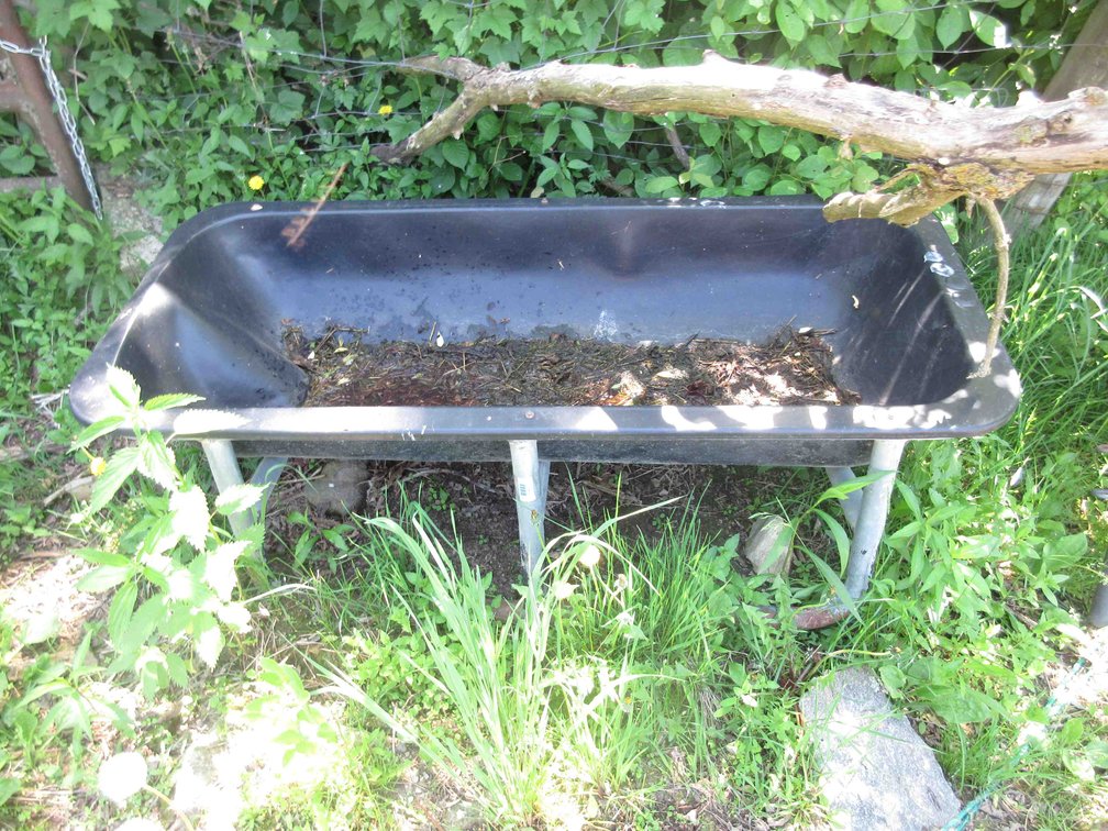 Small poly feeder