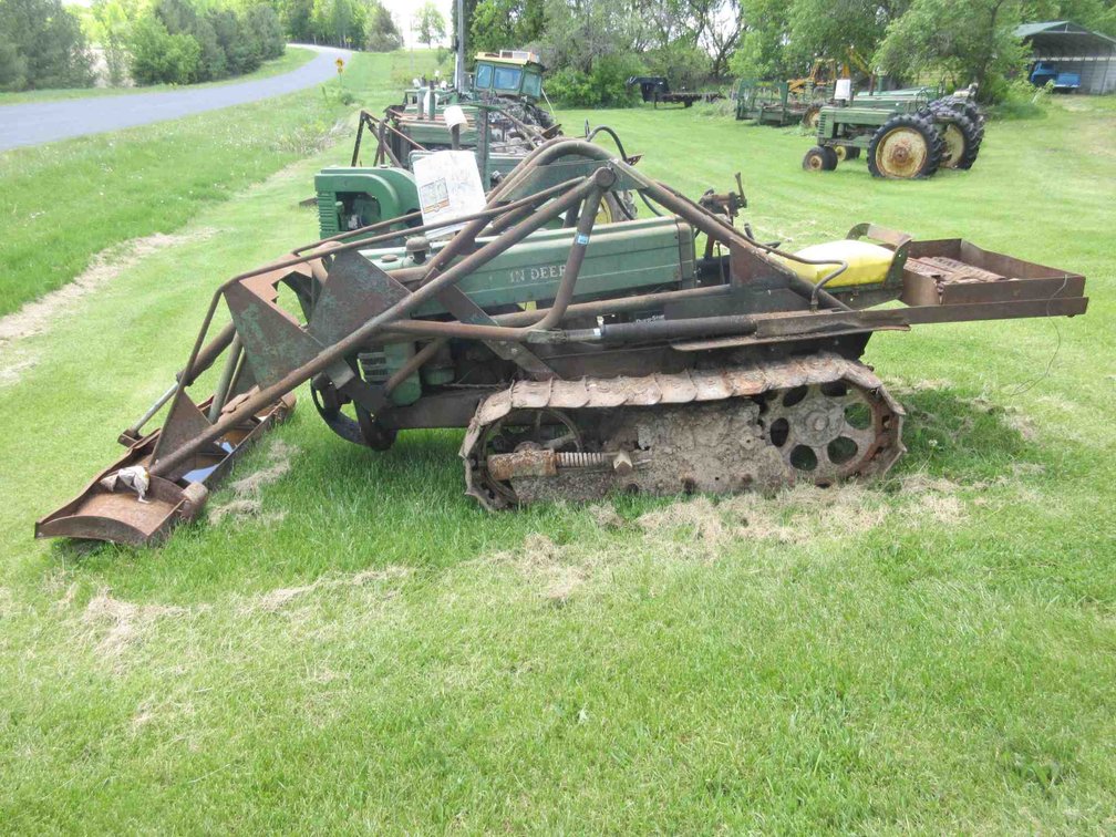 John Deere MC gas crawler (non-running)