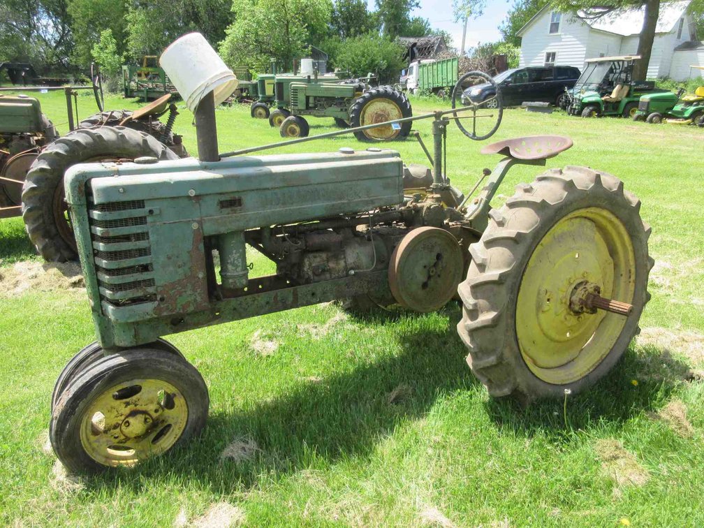 John Deere H gas tractor (non-running)