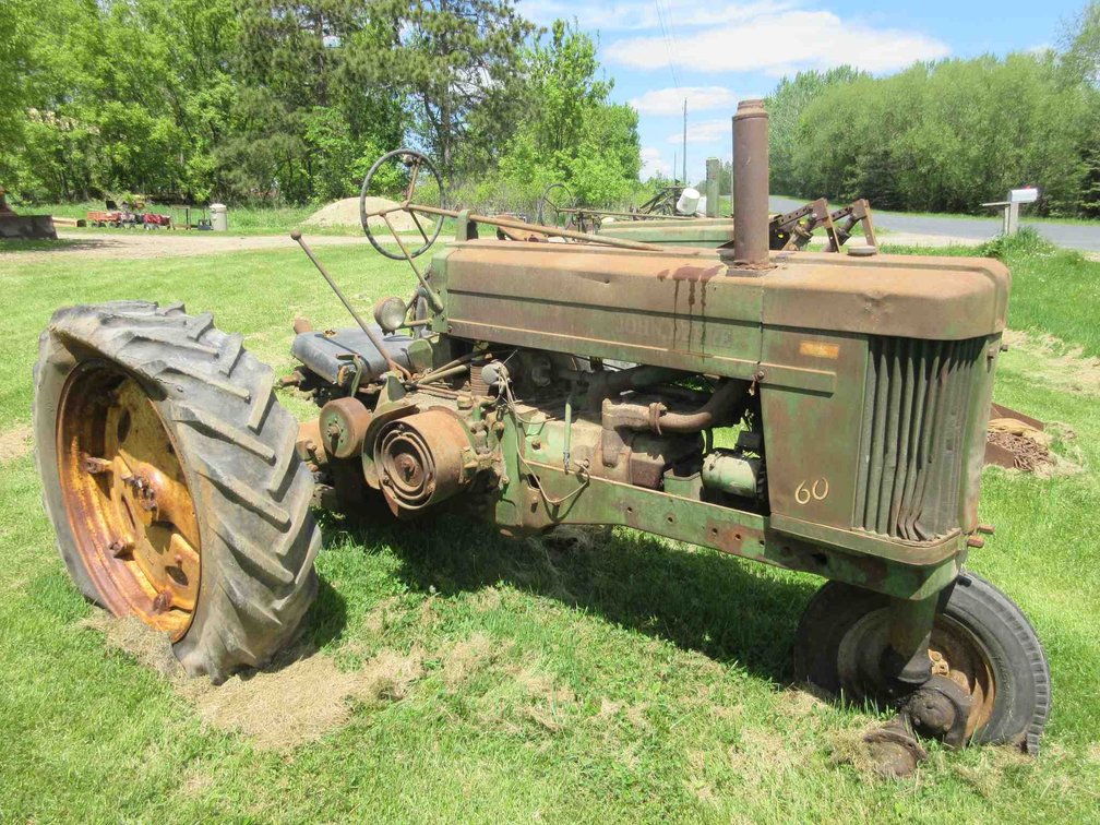 John Deere 60 gas tractor (non-running)
