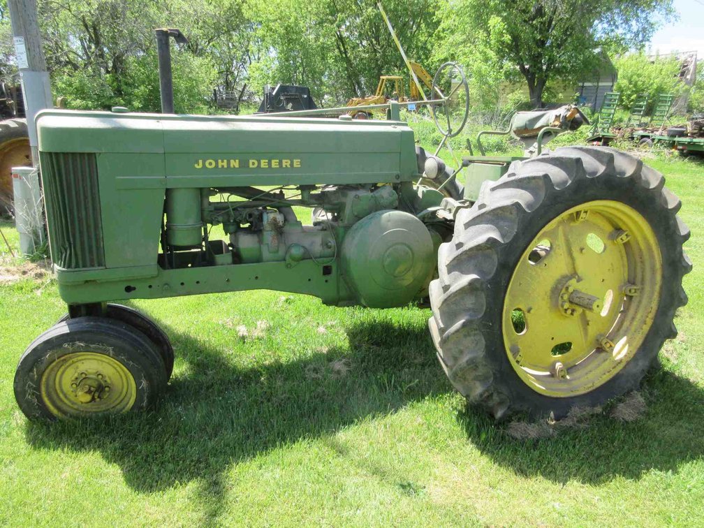 John Deere 60 gas tractor (non-running)
