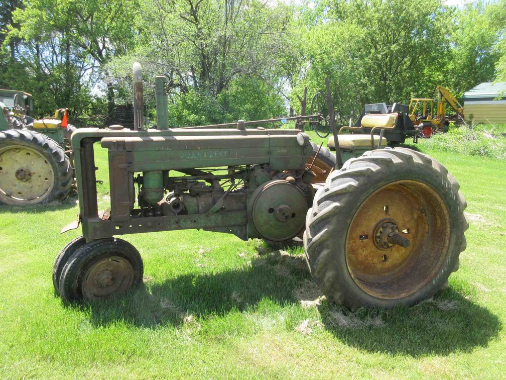 John Deere A gas tractor (non-running)