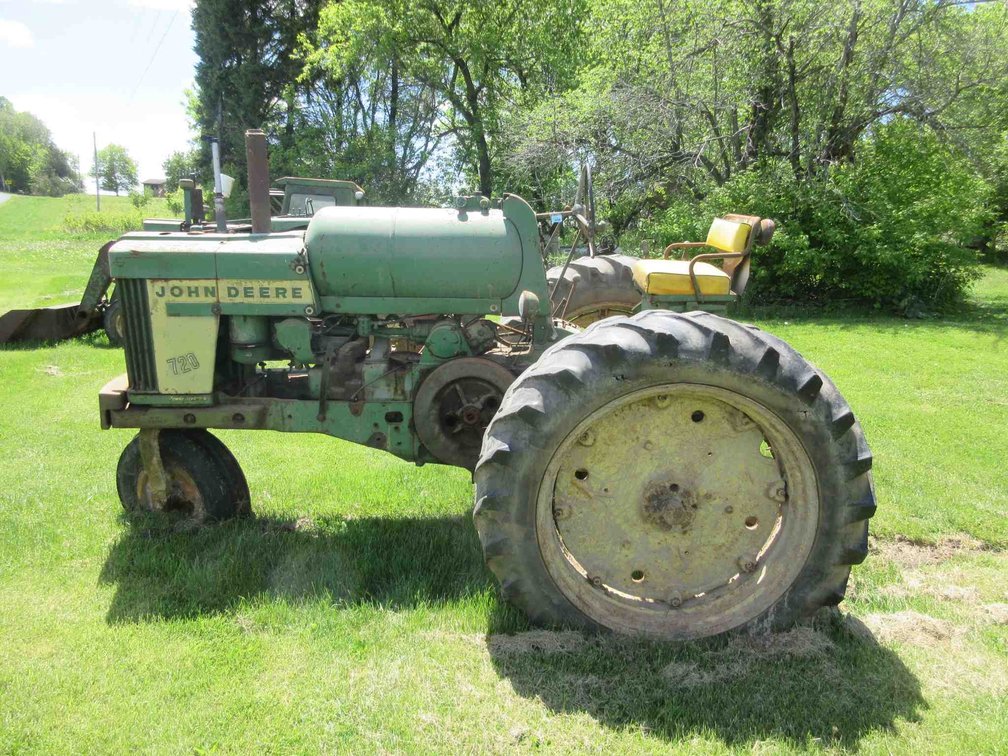 John Deere 720 propane tractor (non-running)