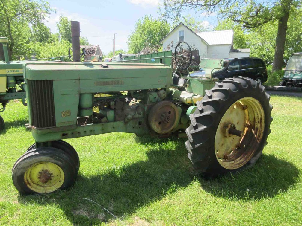 John Deere 60 gas tractor (non-running)