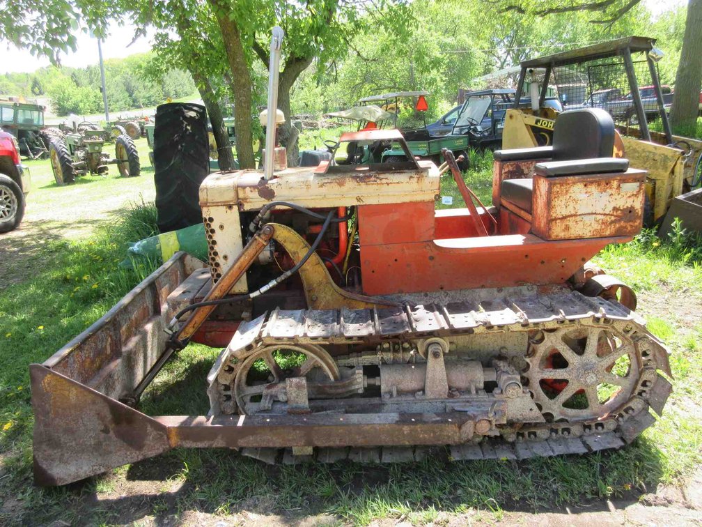 J.I. Case G3100 gas crawler (runs, does not drive)