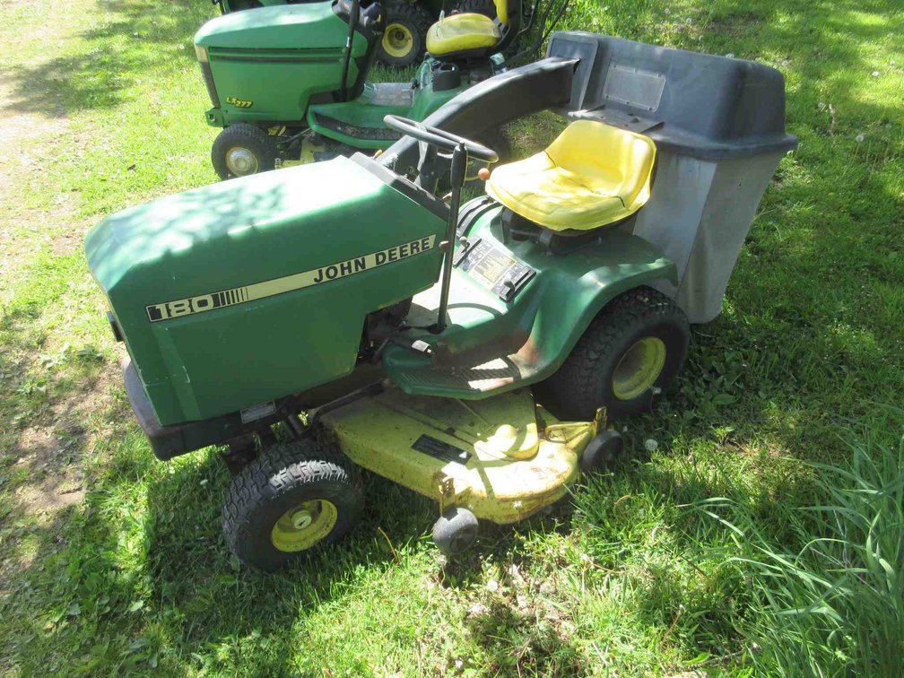 John Deere 180 rider mower (runs & drives)