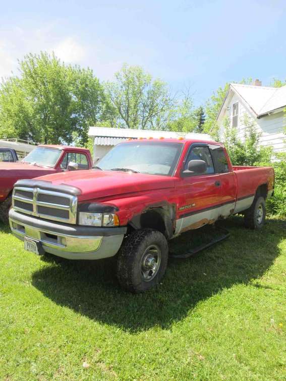 1999 Dodge Ram 2500 SLT Laramie truck (runs and drives)