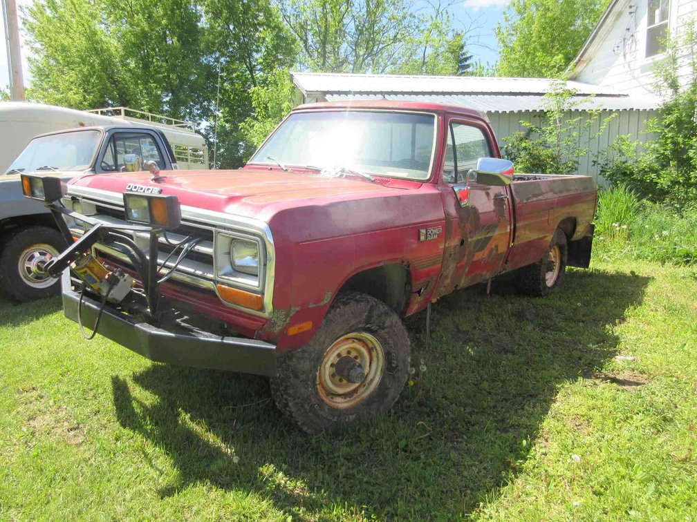 1989 Dodge Power Ram 250 truck (runs & drives)