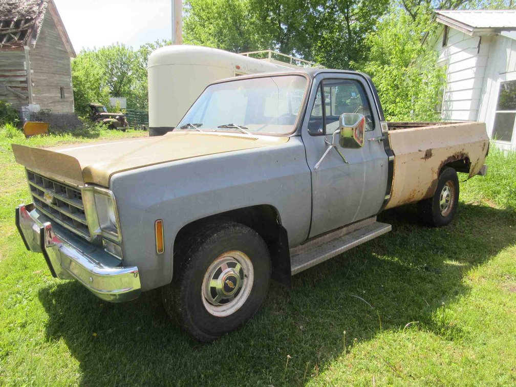 1973 Chevrolet Silverado truck (runs & drives)