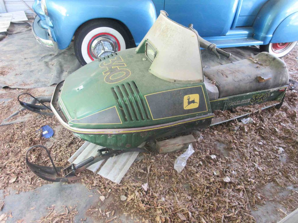 John Deere 340 Cyclone snowmobile (non-running)