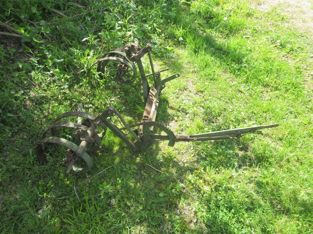 Spring tooth cultivator section