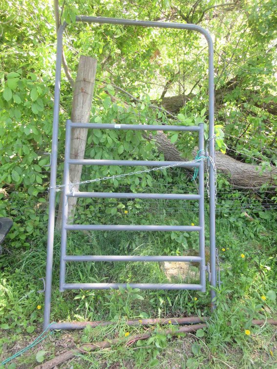 6-Rail corral gate