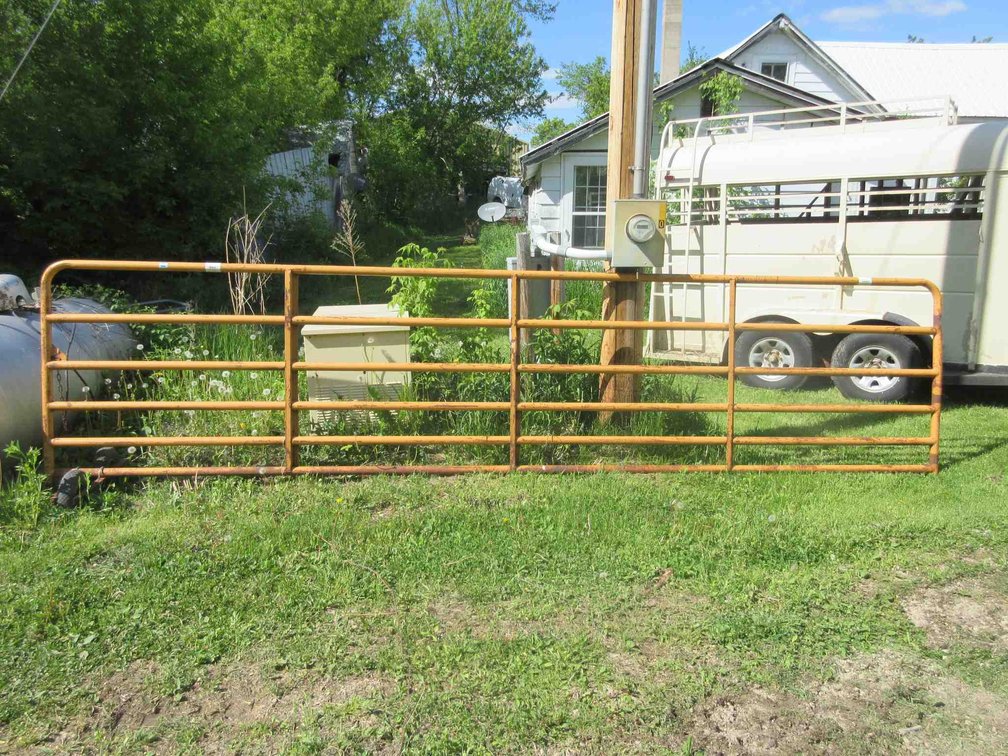 Sioux 6-rail stock gate with wheels