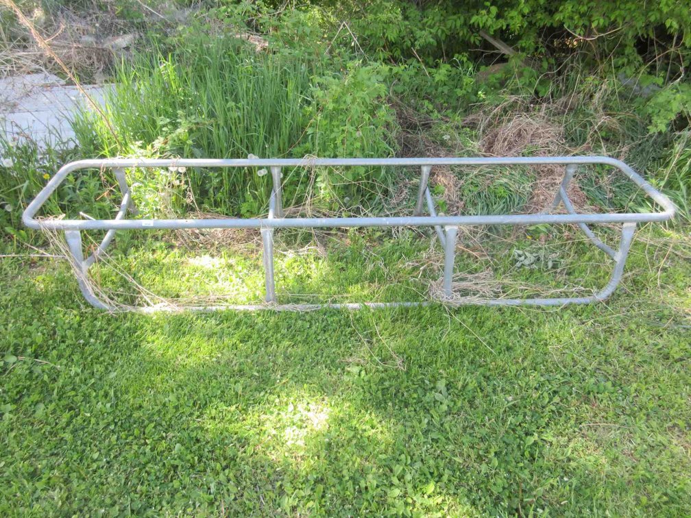 Tube feeder stand