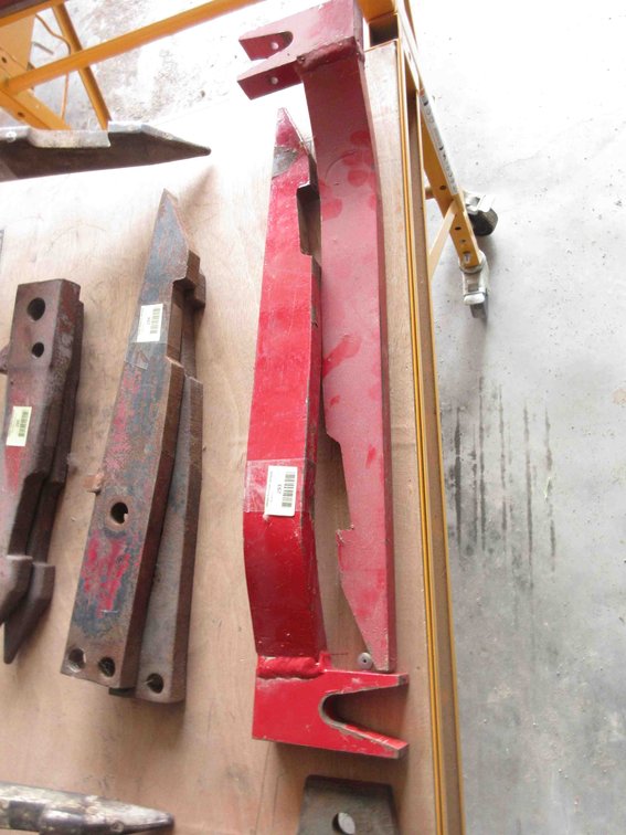(2) 2pt quick hitch bars