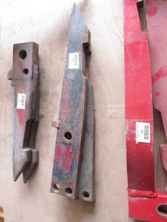 (2) 2pt quick hitch bars for implement
