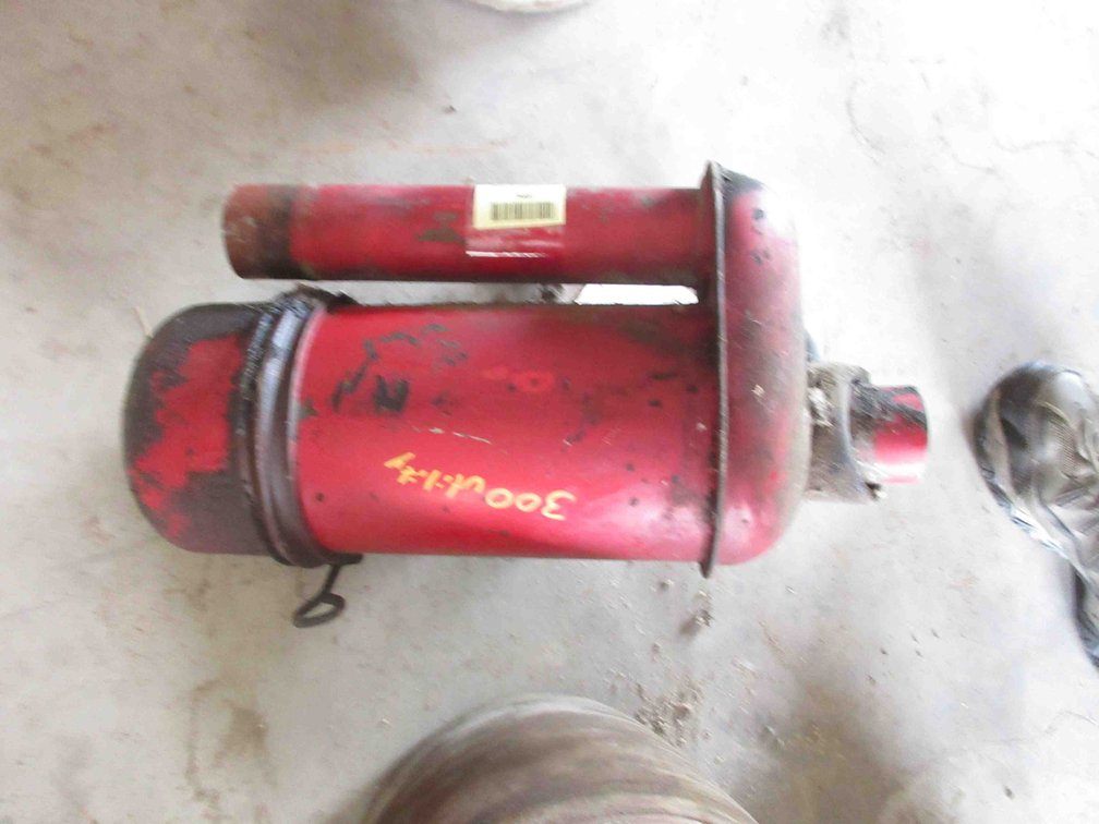 International 300 Utility air cleaner