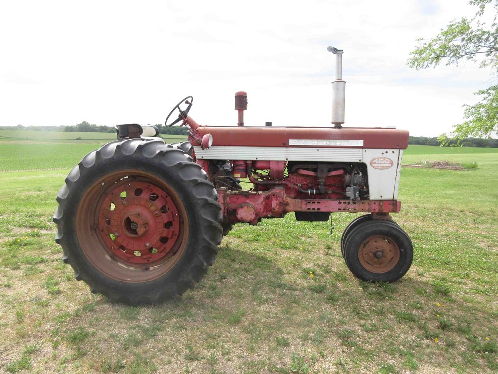 McCormick Farmall 460 gas tractor (runs & drives)