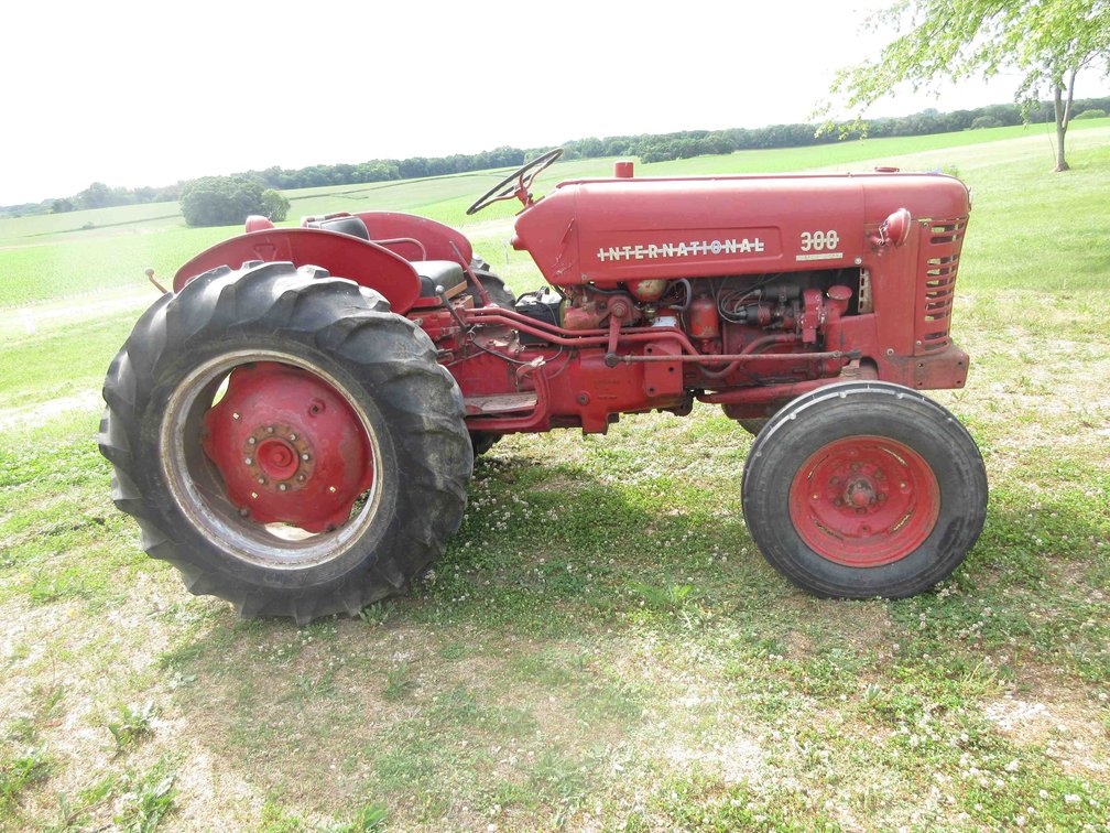 McCormick Farmall 300 gas tractor (runs & drives)