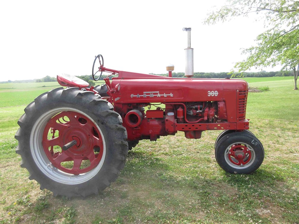 McCormick Farmall 300 gas tractor (runs & drives)