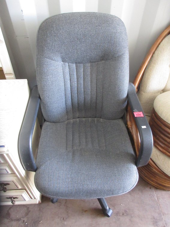 Rolling office chair