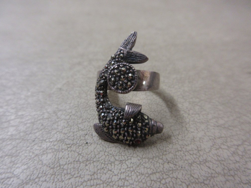.925 Sterling marcasite moving dolphin ring