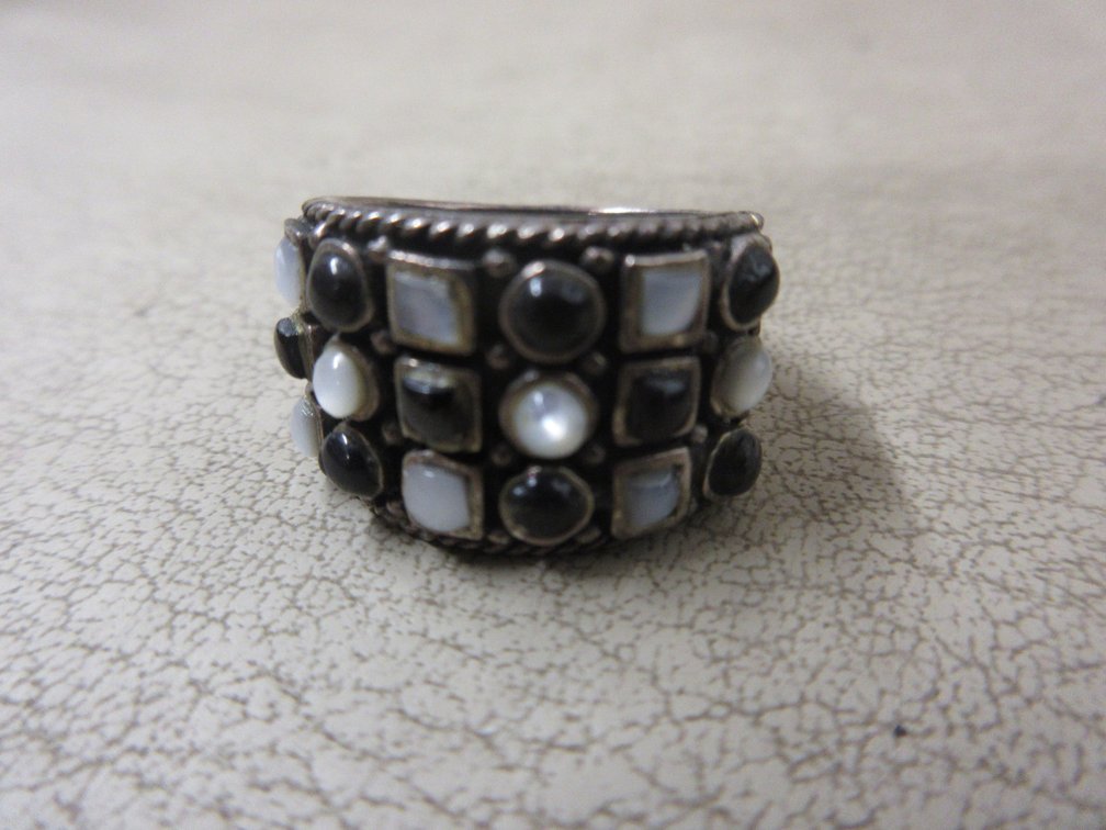 .925 Sterling ring with checkerboard inlay of black onyx and white mother of pearl