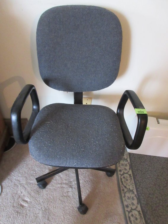 Rolling office chair