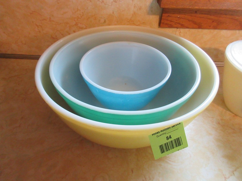 Set of (3) Pyrex nesting bowls