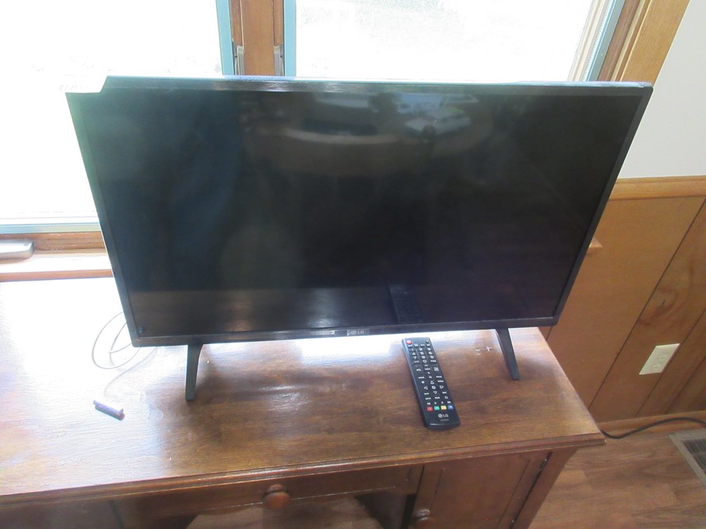 LG 28" flat screen TV with remote