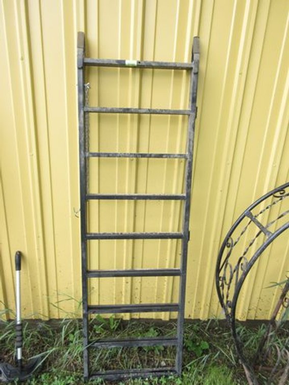 Folding metal ramp