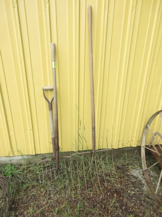(3) Pitch forks
