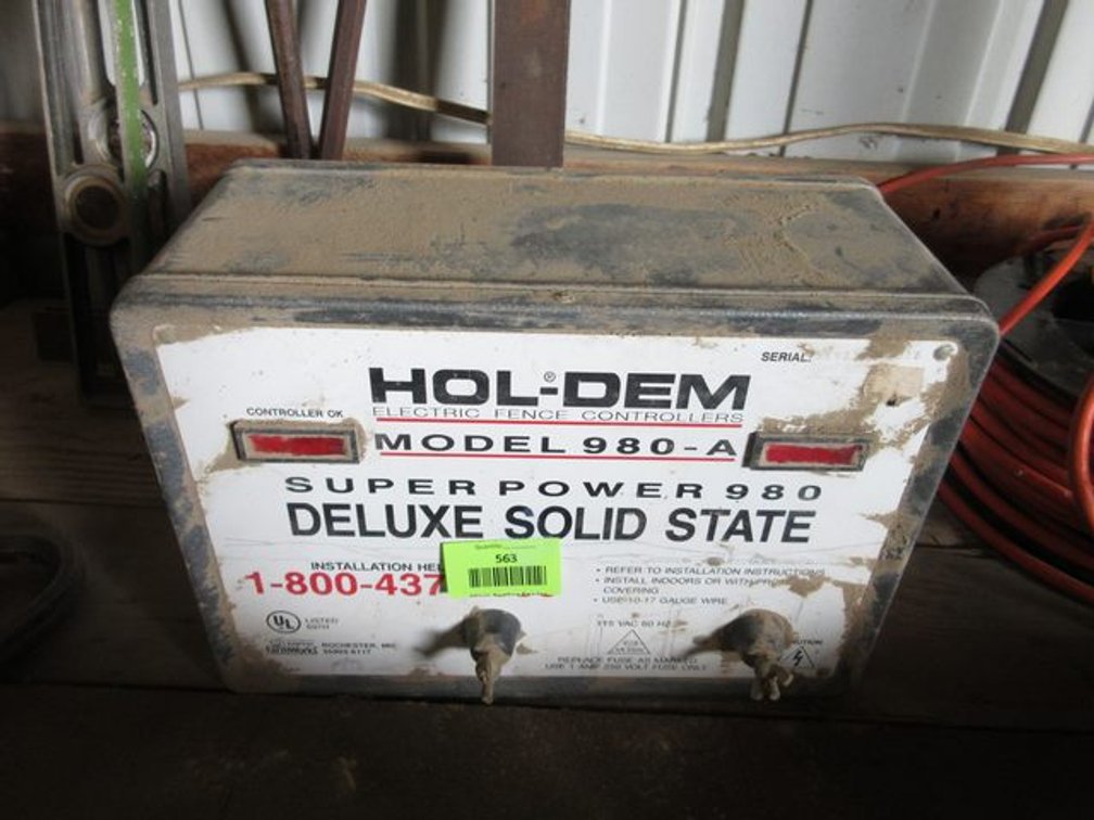 Hol-Dem electric fencer