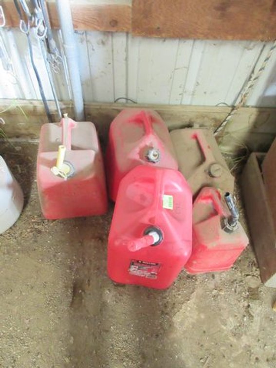 (5) Plastic fuel cans