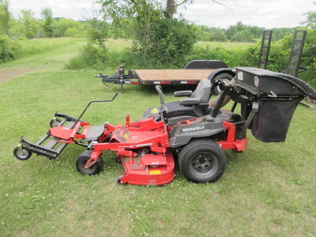 Gravely ZT-HD52 zero turn mower (runs & drives)